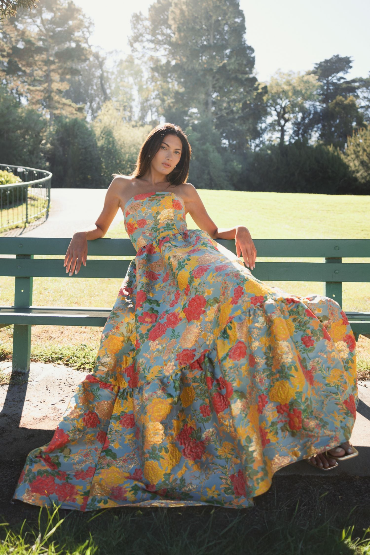 Mac Duggal ストラップレス フローラルロングドレス Nude Multi Mac Duggal ストラップレス フローラルロングドレス Nude Multi