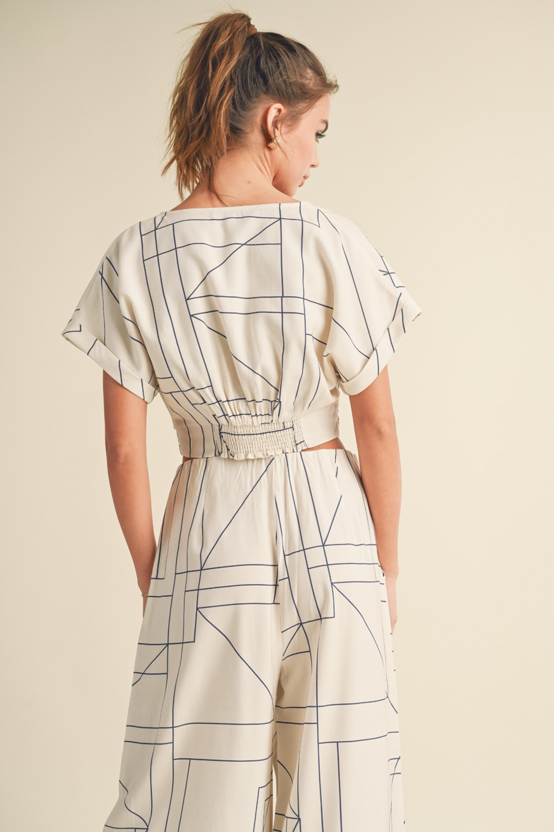 Plot Twist Knot Front Top