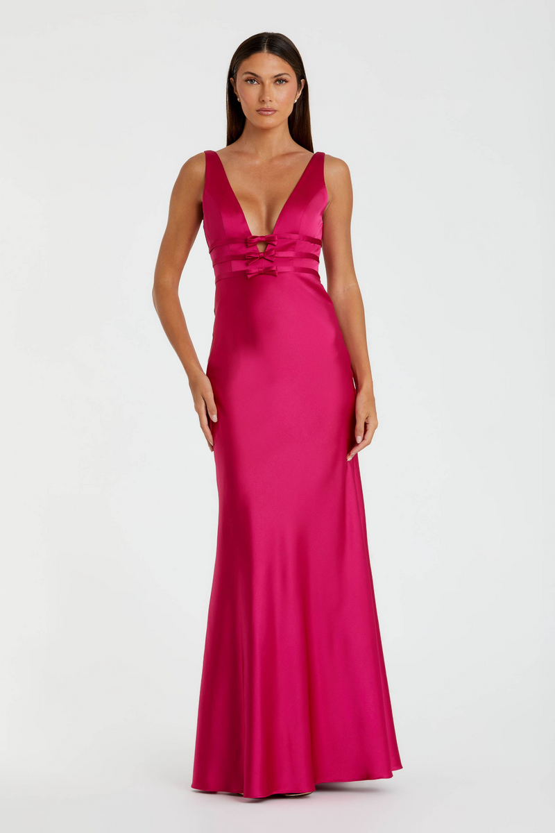 Mac Duggal - Sleeveless V-Neck Satin Gown With Bow Details - US 0 Mac Duggal - Sleeveless V-Neck Satin Gown With Bow Details - US 0