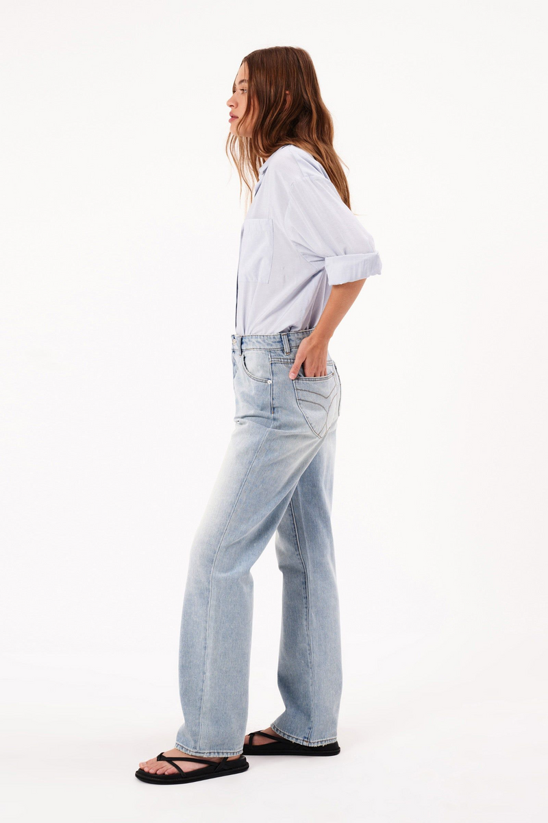 White Smoke 90's Relaxed Straight Leg | Faded Blue Jeans