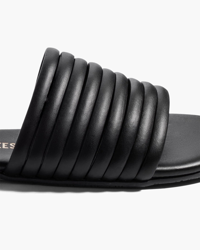 White Smoke Caro | Black Sandal