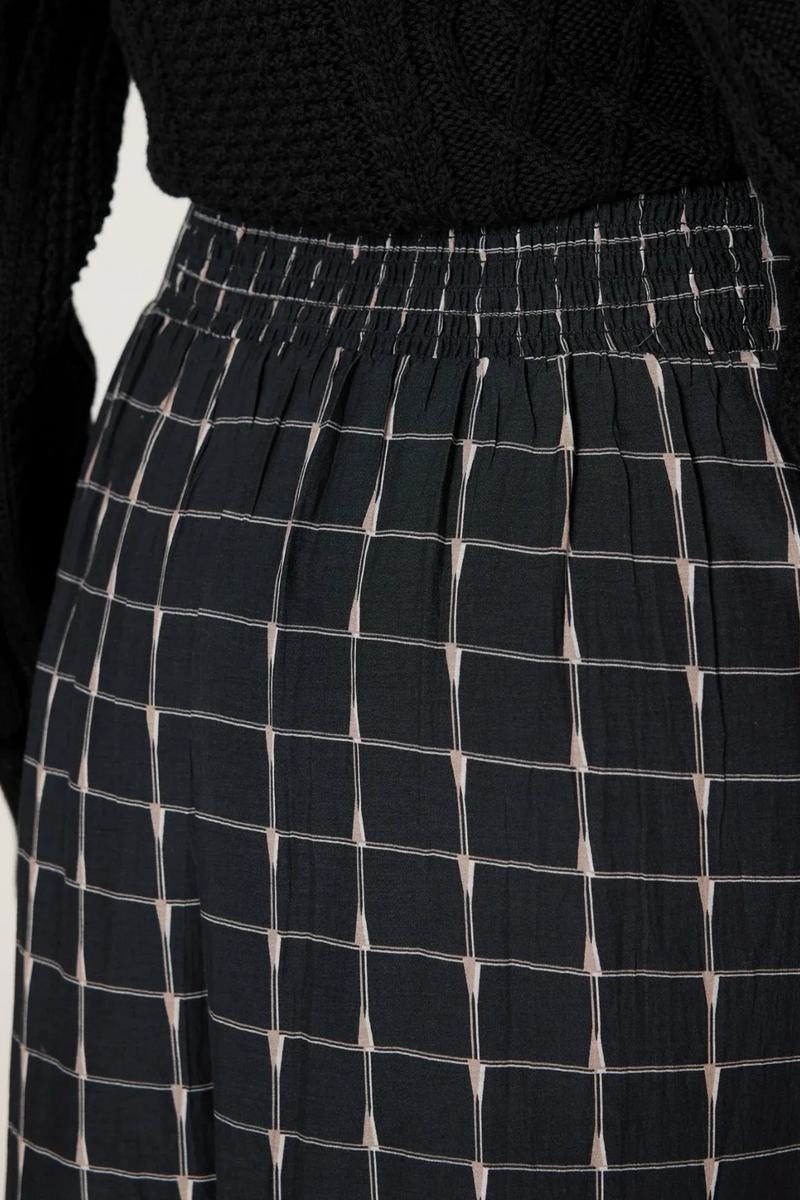 Black Amber Ankle Skirt in Saul Midi Skirt